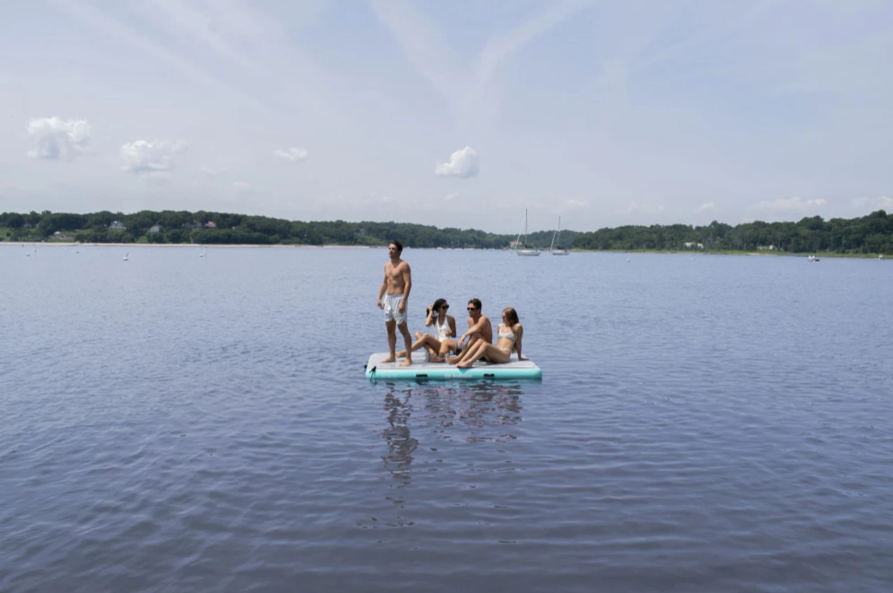 Solstice Watersports Inflatable Luxe Tract Dock - 8 Ft. X 5 Ft. - Image 3